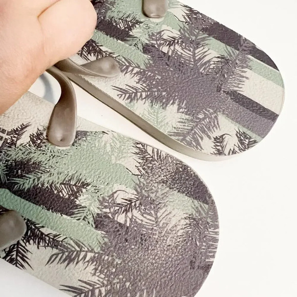 TIDAL Tropical Print Classic Flip Flops - Picture 4 of 9
